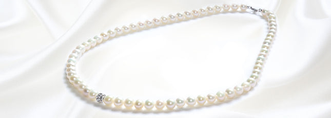 Collana in Perle con Sfera in Strass