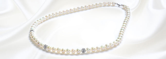 Collana in Perle con 3 sfere in strass 