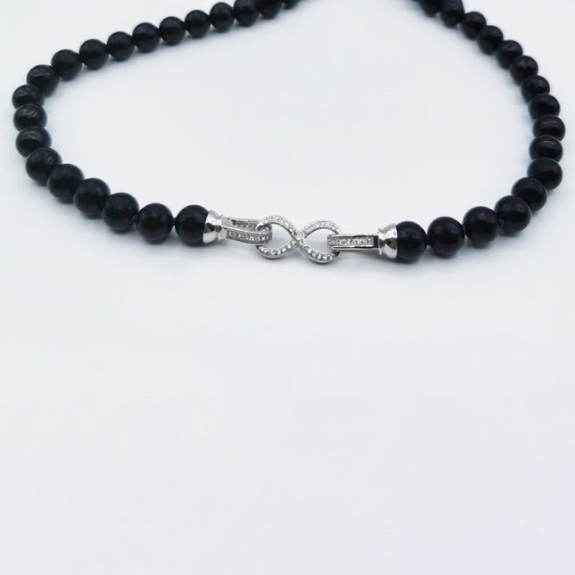 Collana in Onice Nero con Susta ad Infinito in Argento e Strass
