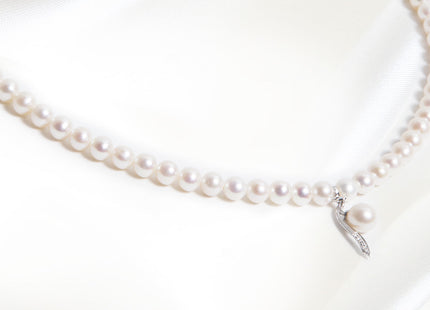 Collana di perle con pendente in perle, oro e diamanti